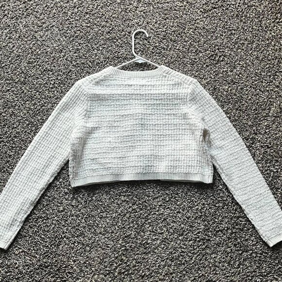 White Jessica Simpson Cropped Cardigan w/Pearl Buttons and Pockets, size medium - Picture 5 of 8
